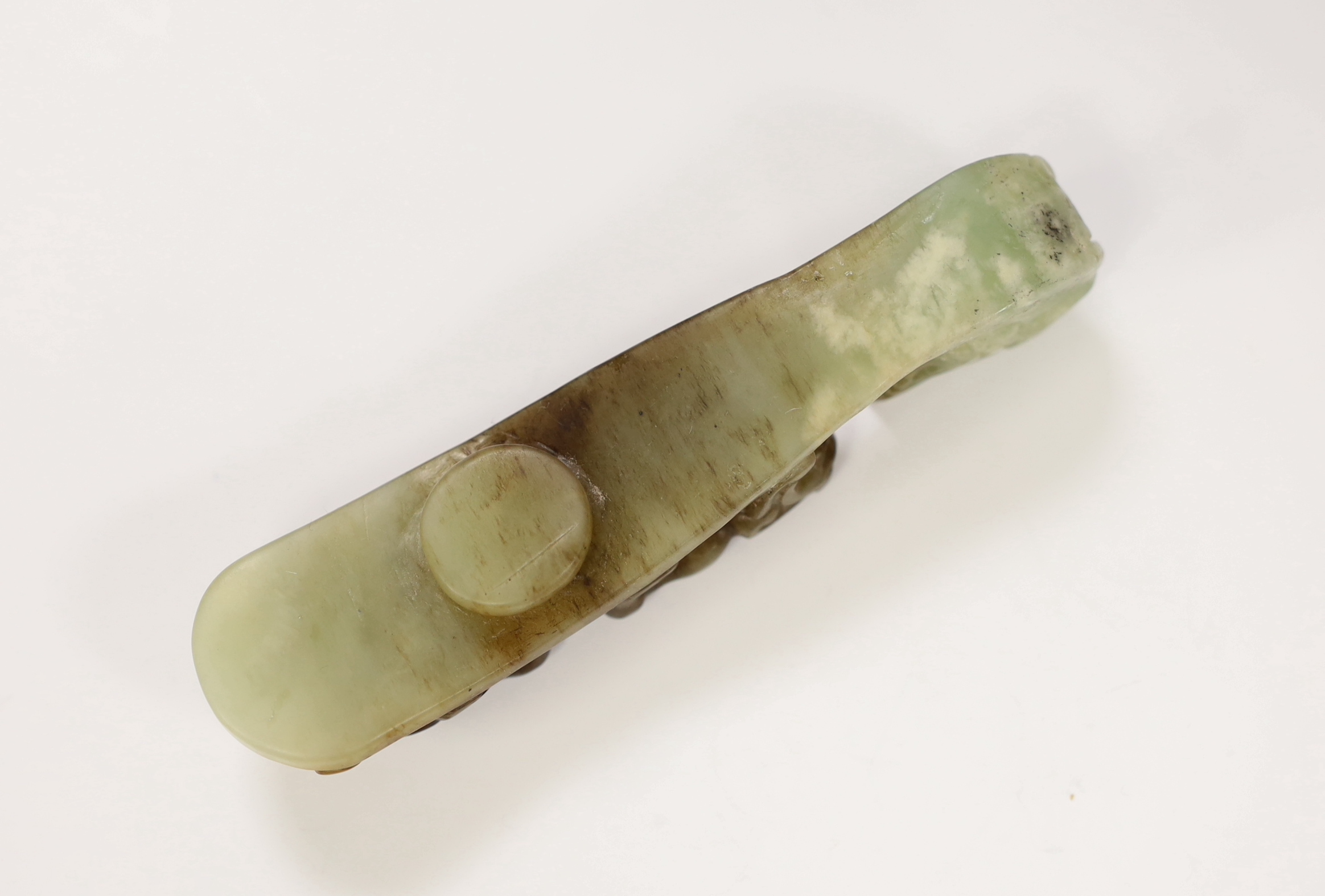 A Chinese bowenite jade ‘dragon’ belt hook (ex. late prof. R.M. Hicks OBE), 12.5cm in length